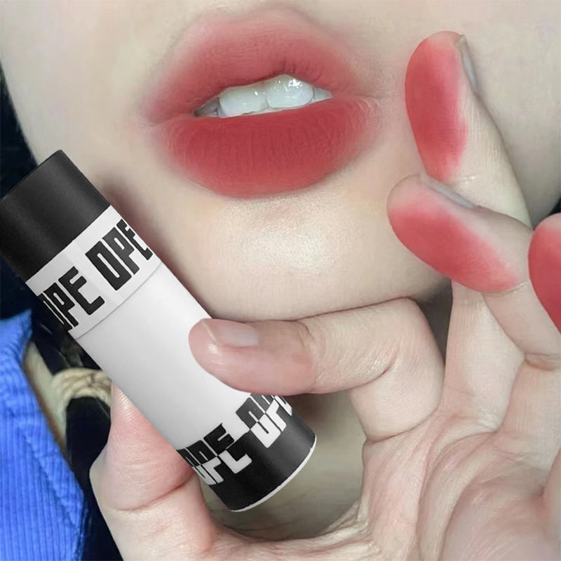 Lucidalabbra in velluto opaco  - Matte Velvet Lip Tint Long Lasting recensione e prezzo